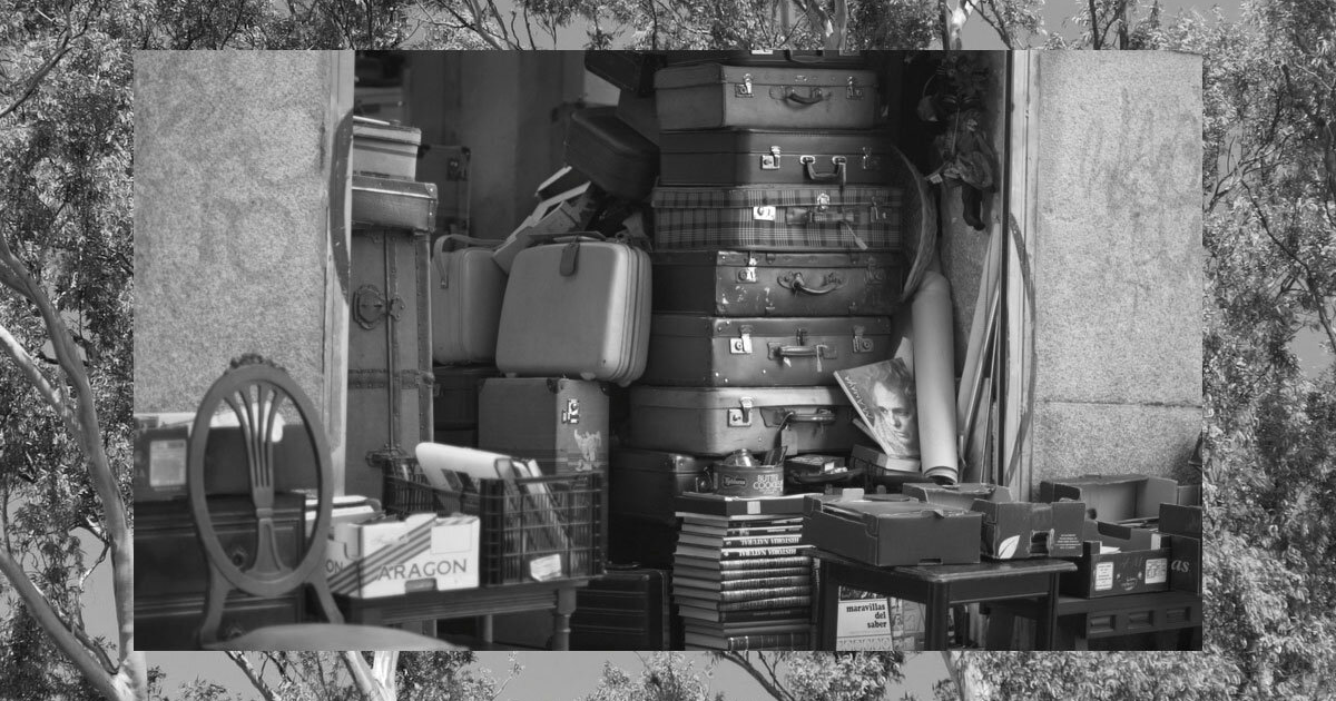 A body exploded into a thousand pieces (Un cuerpo estallo en mil